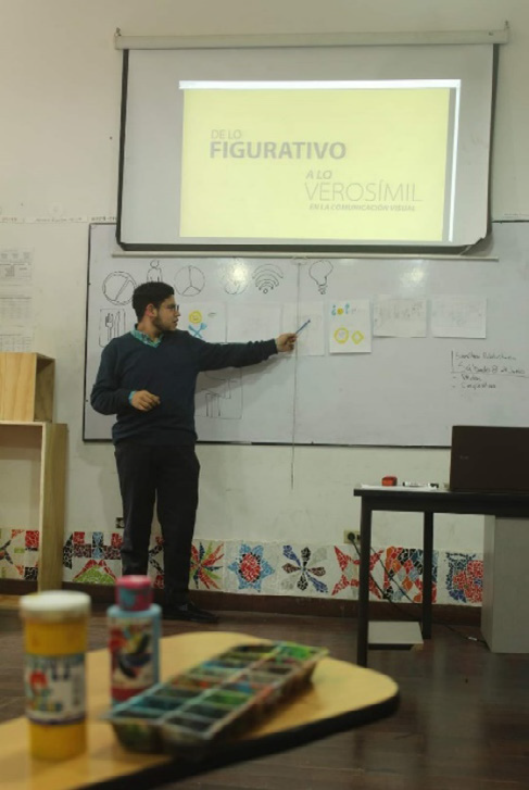 Figura 5. Santiago Leiva en clase en la FETB.