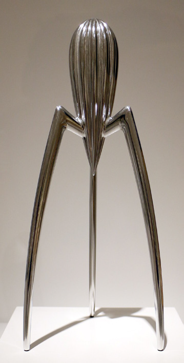 Figure 8. The spider-like appearance of the Juicy Salif contributes to making it highly noticeable.Source: Sailko (2016). Philippe Starck per Alessi Spa, Juicy Salif (1990)[Photograph]. Wikimedia Commons. CC BY 3.0.