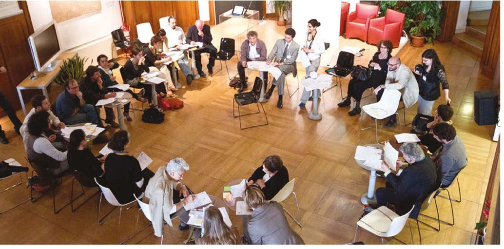 Fig. 5. Un’immagine del workshop realizzato da Imagislab con i cittadini di Milano al Urban Center. Una giornata dedicata ad associazioni, comitati, cittadini e rappresentanti dell’amministrazione locale con l’obiettivo
                            di lavorare insieme per la Milano che cambia.